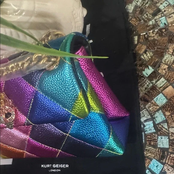 ❤️❤️❤️🍇Host Pick❤️❤️🩷🍇Kurt Geiger Rainbow Quilted Shoulder Bag - Picture 9 of 17
